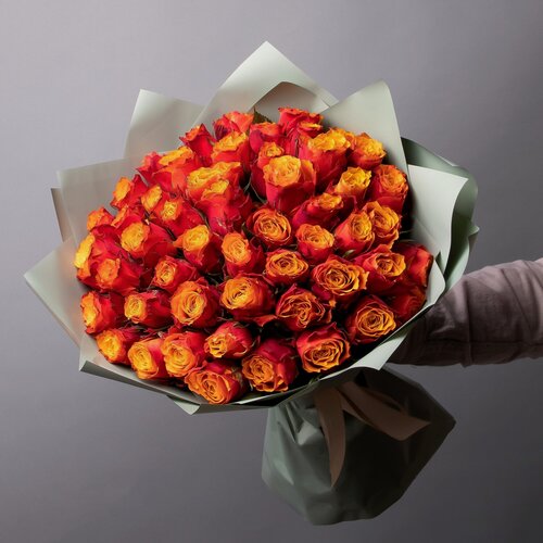 Изображение товара Букет из оранжевых роз 51 шт Высота 40 см в коробке и аквабоксе от "Простоцветы"
