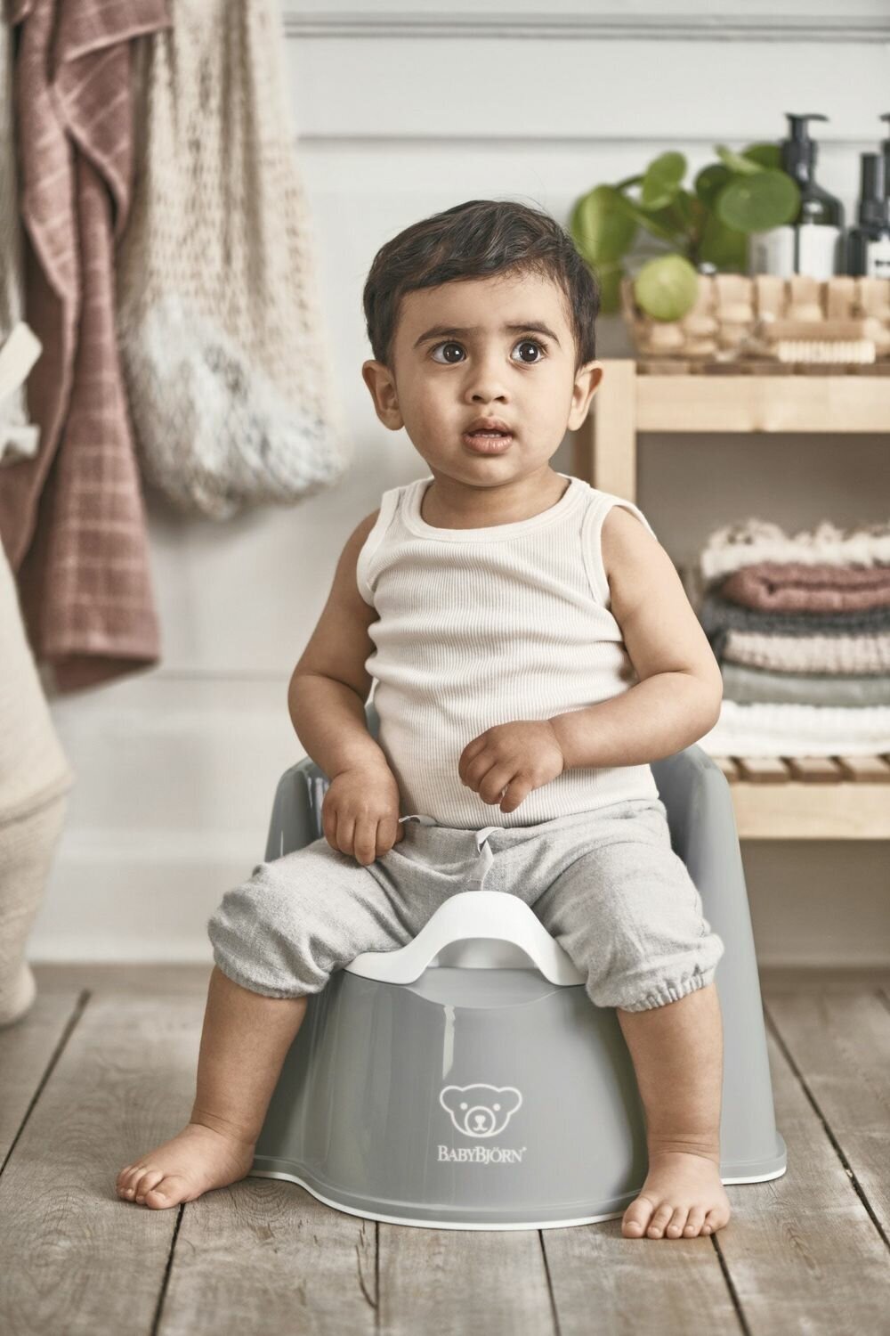 Кресло-горшок BabyBjorn Potty Chair, белый (55221) - фото №6