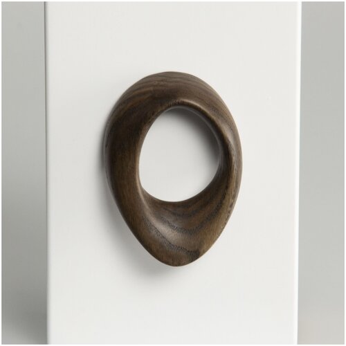 Ручка мебельная, деревянная, м/о 32 мм, модель: 