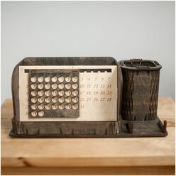 Деревянный настольный органайзер Bezusoff для канцелярии, черный с вечным календарем и подставкой под телефон 25 см на 12 см