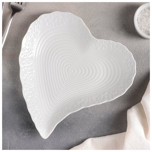 Блюдо керамическое сервировочное «Сердце», 23×21×2 см (1шт.)