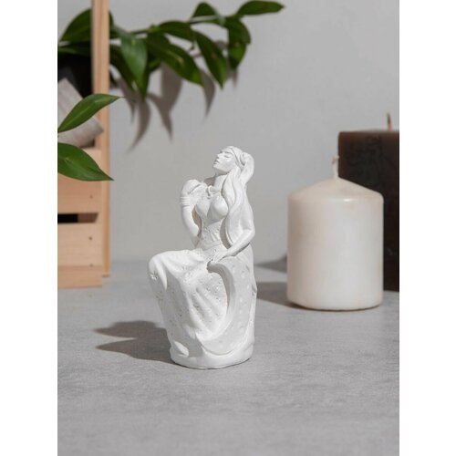 Статуэтка Богини Селены