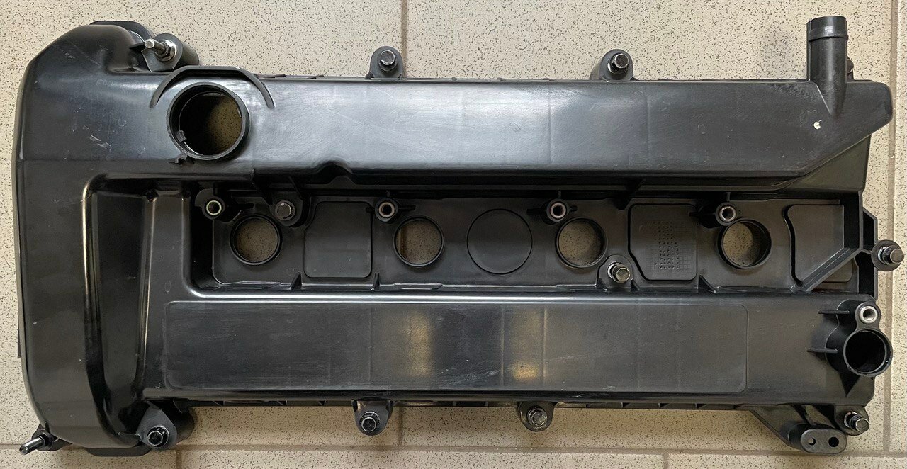Крышка клапанная пластиковая FORD Focus 2-Mondeo 4 1,8/2,0 Duratec