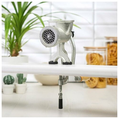 Мясорубка ручная Уралочка чугунная 3278₽