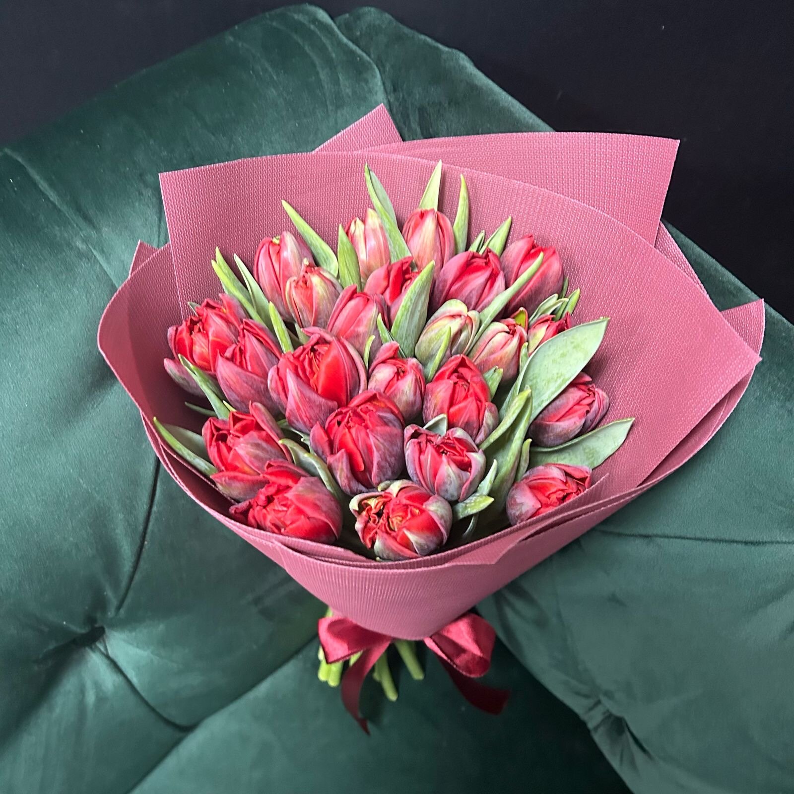 Букет из 25 пионовидных тюльпанов Ред Принцесс