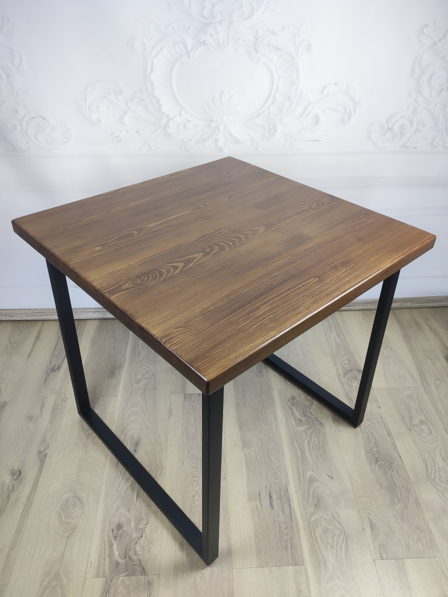 Стол кухонный Loft квадратный со столешницей из массива сосны 40 мм металлическими ножками