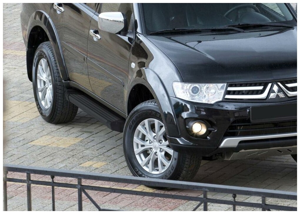 Пороги алюминиевые с площадкой "BLACK" (арт. F173ALB.4003.1) MITSUBISHI Pajero Sport 2008-2013-2016