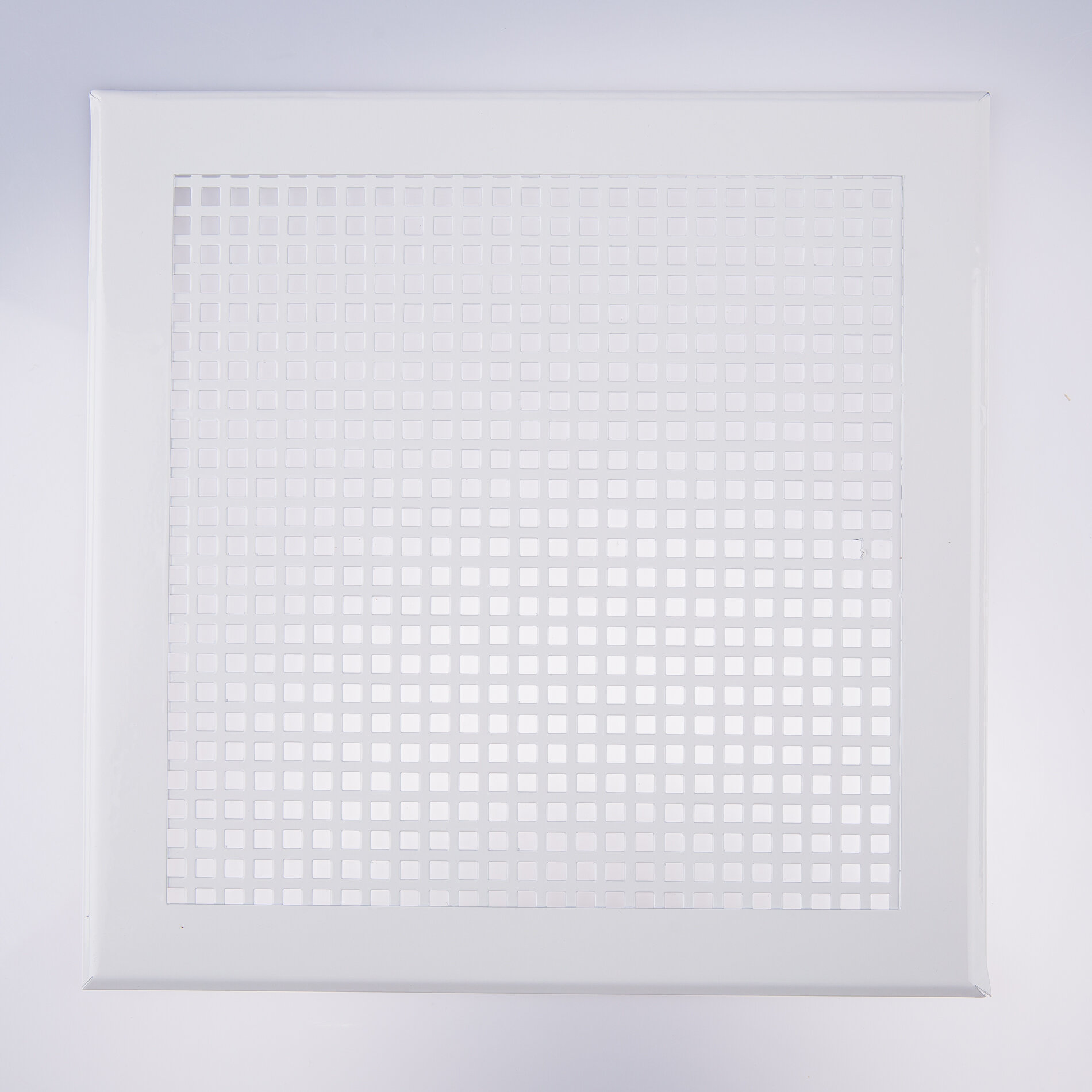 Вентиляционная решетка металлическая на магнитах 200х200мм, перфорация (рисунок): квадрат, Цвет белый RAL 9016.