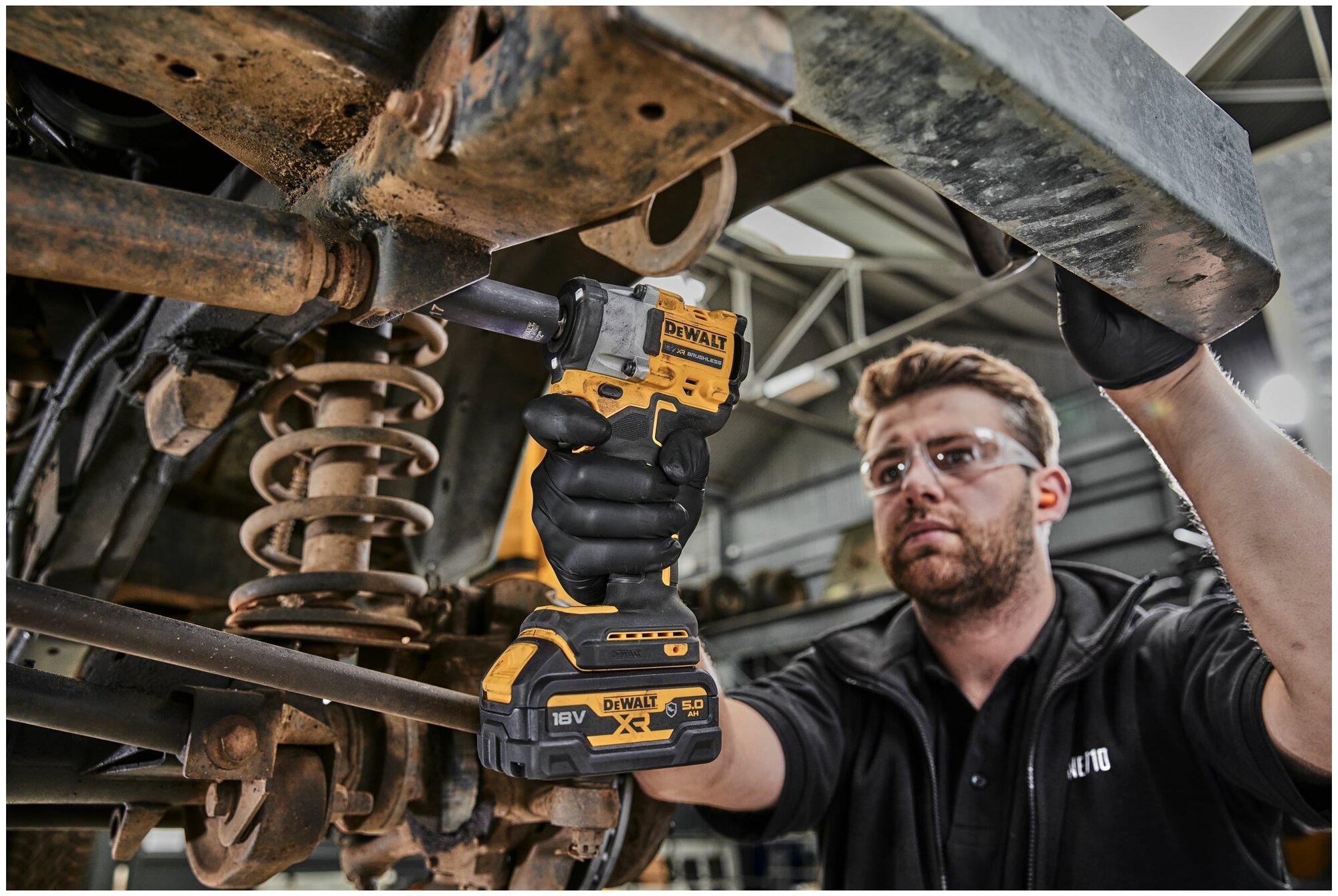Аккумуляторный гайковерт DeWalt DCF921NT-XJ - фото №4