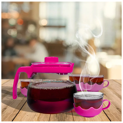Чайный набор из чайника и четырех кружек, чайник 13х14 см, 4 кружки 8х6 см. / Розовый сервиз
