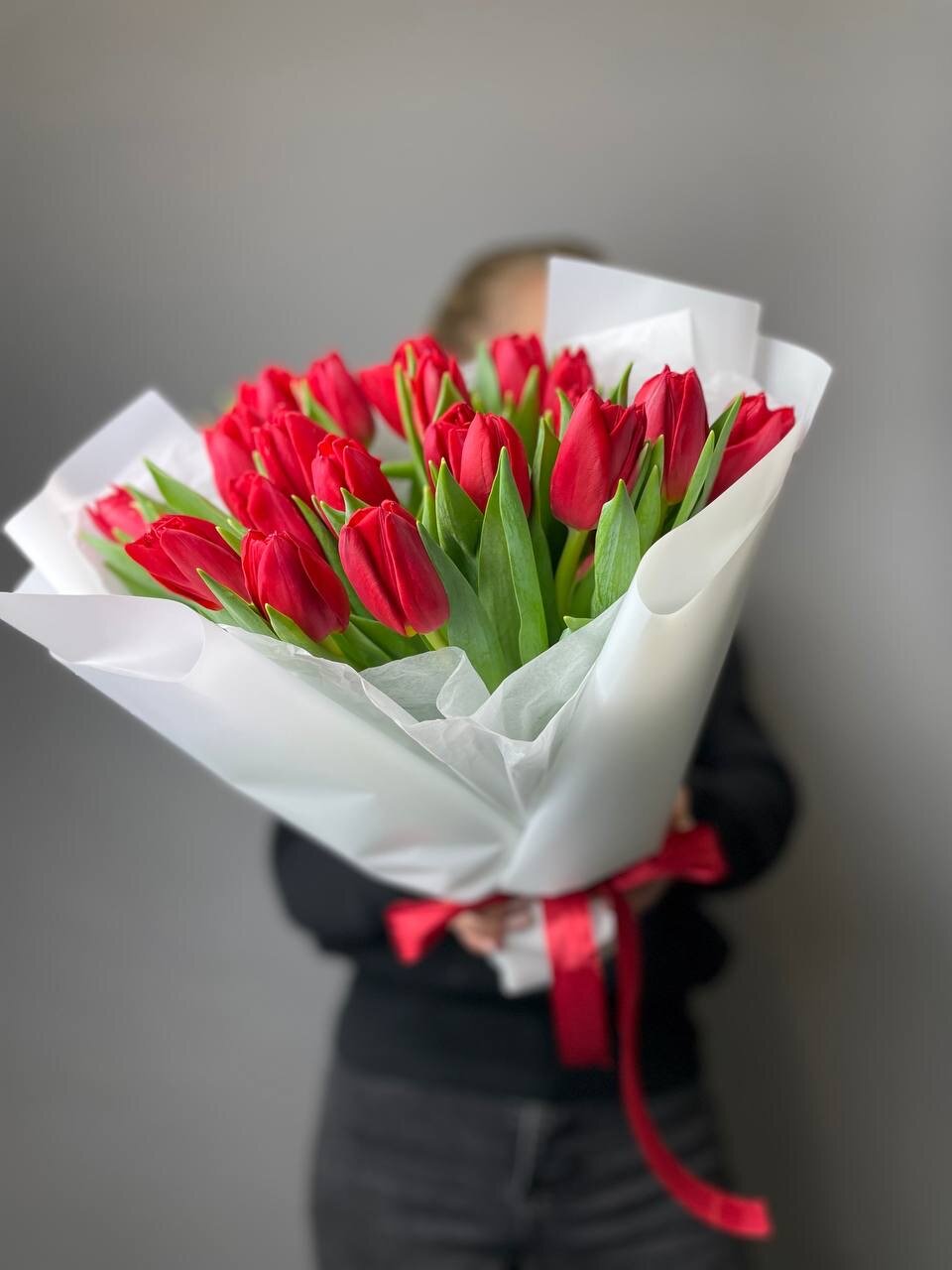 Букет из 21 красного голландского тюльпана, размер M, от Di_Flowerslab