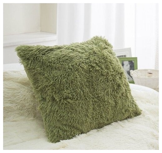 Декоративная подушка мех размер 50 на 50 см. цвет зеленый