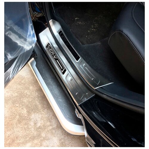 фото Накладки на внутренние пороги для (черный хром) honda cr-v 2017+ autonew16