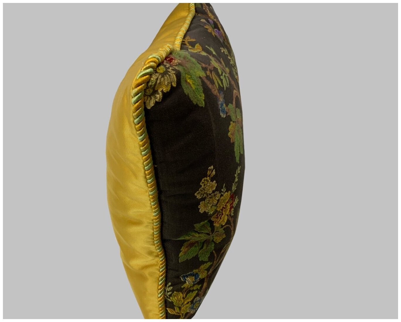 Подушка декоративная "Цветы " арт.(8529) жаккардовая наволочка , сьемная, на молнии, отделка шнуром 45*45, наполнитель холлофайбер