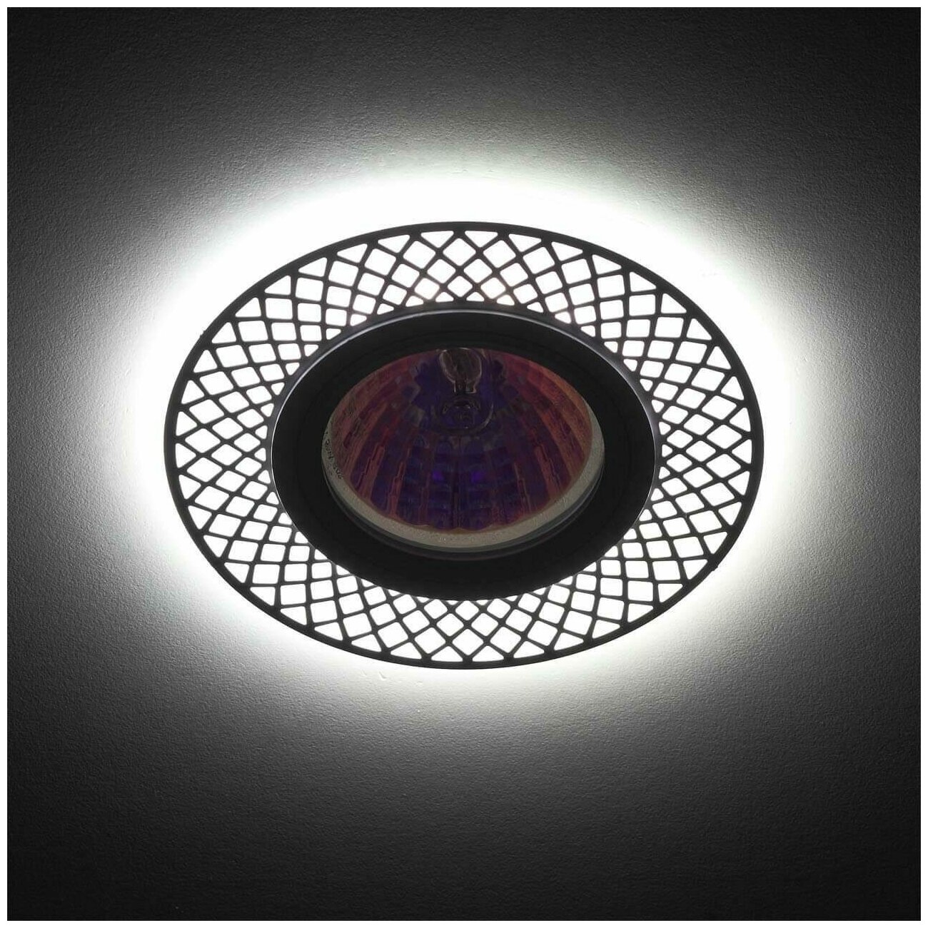 Точечный светильник ЭРА DK LD42 WH/CH 50W под лампу GU5.3 с декоративной светодиодной подсветкой IP20 круг хром/белый (комплект из 3 шт) - фотография № 3