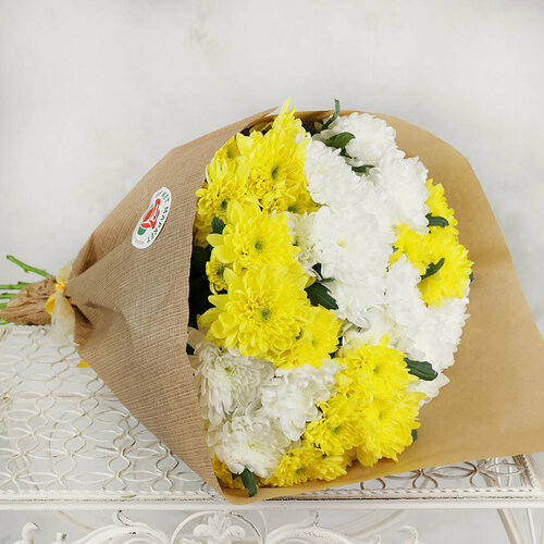 Изображение товара Букет из хризантем Букет Маркет, 11 цветов, 50см, в крафт-бумаге