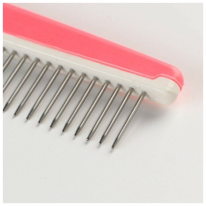 Расчёска для шерсти с пластиковой ручкой, 17 х 3,5 см, розовая - фотография № 3