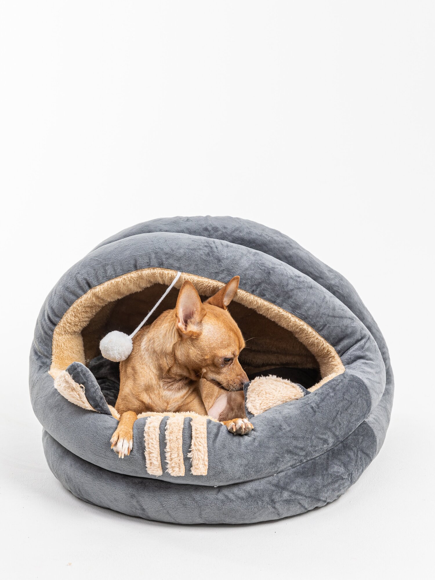Домик лежанка для кошек и собак, S 35х35х32 см, лежак меховой с игрушкой, цвет серый Family Pet - фотография № 6