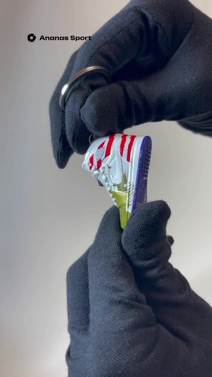 Брелок NIKE, золотистый — фото 1