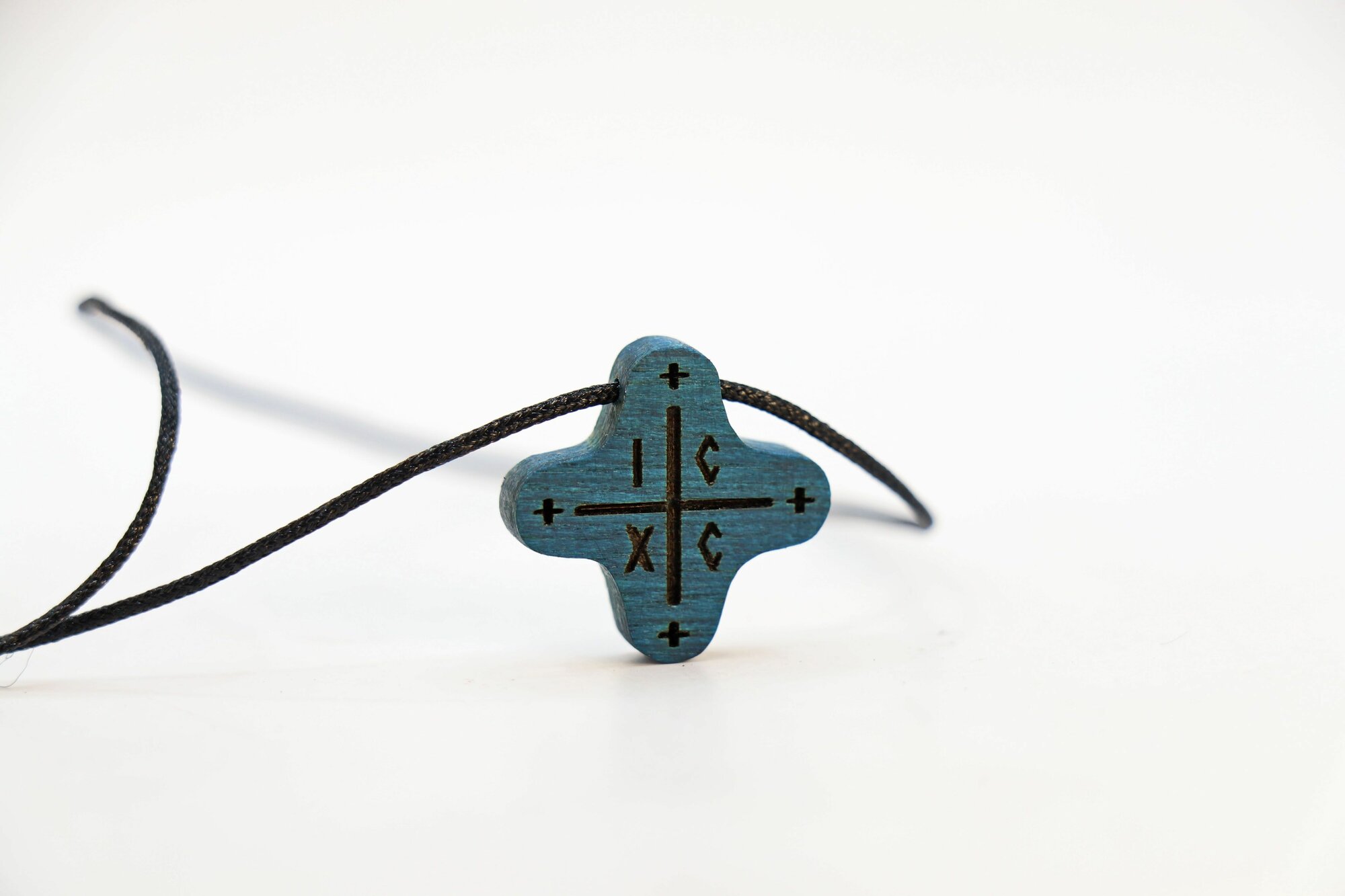 Деревянный крестик из дерева синий граб 15x15