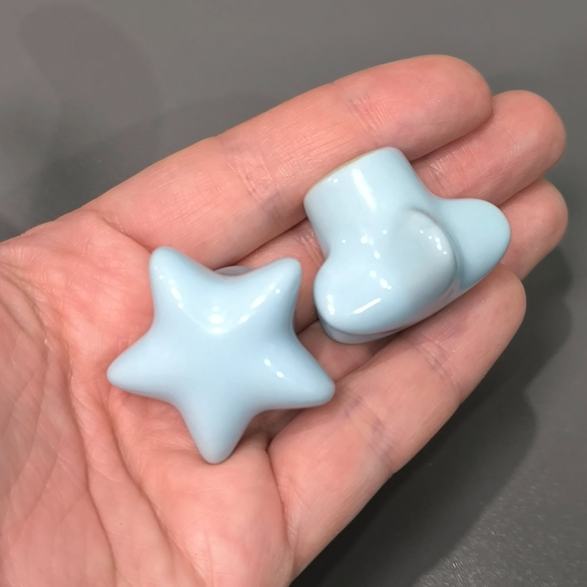 Изображение 2 шт Ручка-кнопка для детской мебели из керамики, розовое сердечко , болты крепления в комплекте