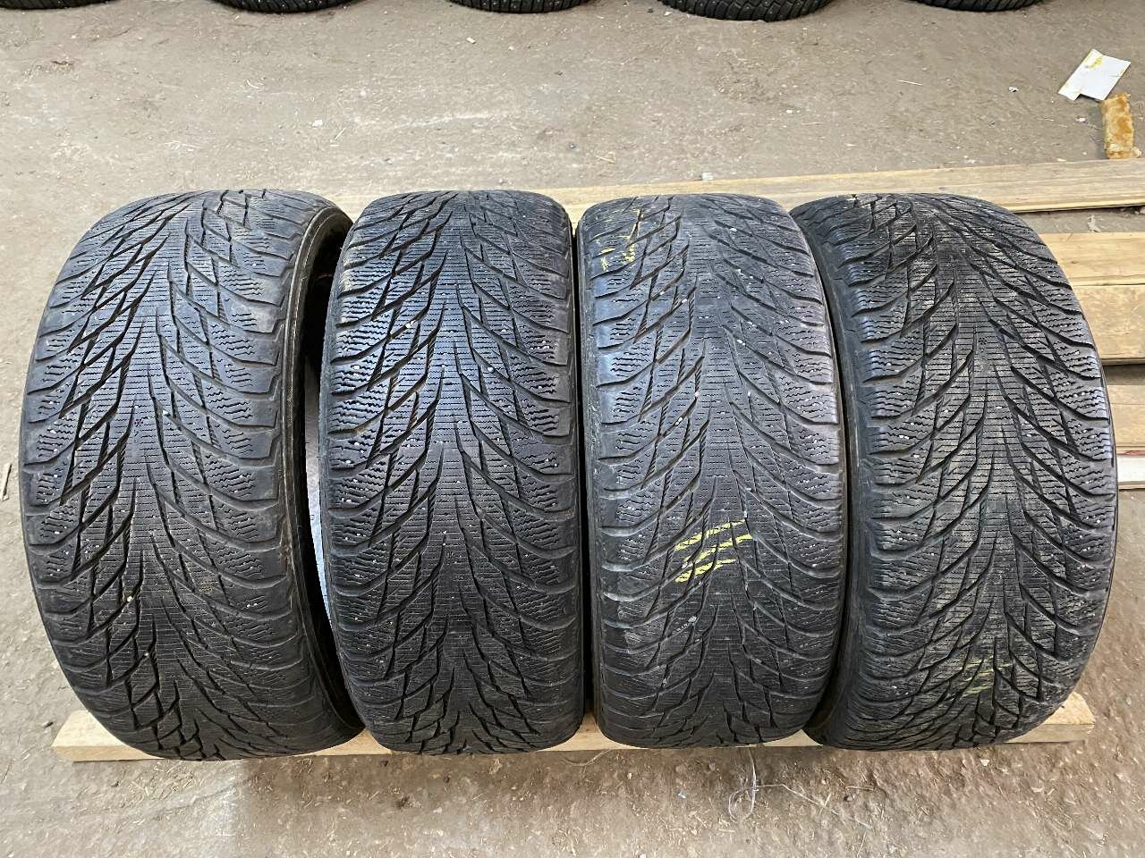 225/50 R17 98R Nokian Hakkapeliitta R2