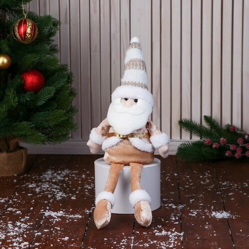 Мягкая игрушка Дед Мороз в полосатом колпаке, с ремешком 14х43 см, золото сувенир керамика подсвечник дедушка мороз в колпаке с ёлочкой золото 22 6х10х12 5 см