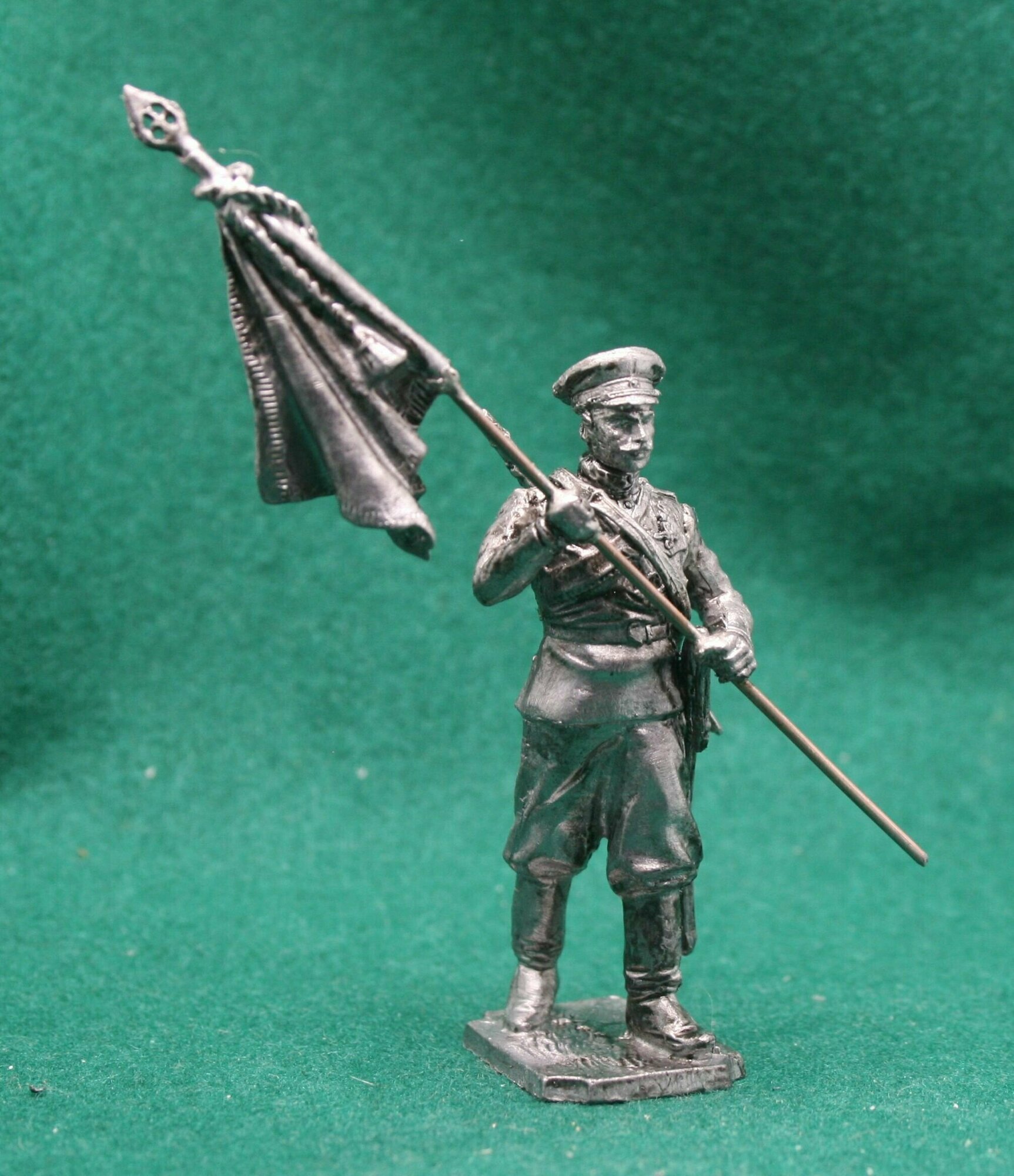 Оловянный солдатик 54 мм Знаменосец 3-го Донского казачьего атамана Ермака Тимофеева полка 1914 г