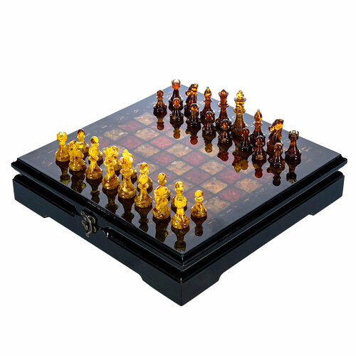 Шахматы с инкрустацией и фигурами из янтаря Амбассадор 32х32 см шахматы деревянные с инкрустацией и фигурами из янтаря готика 56х28 см