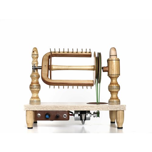 Электрическая прялка с классическим натяжением на ножках