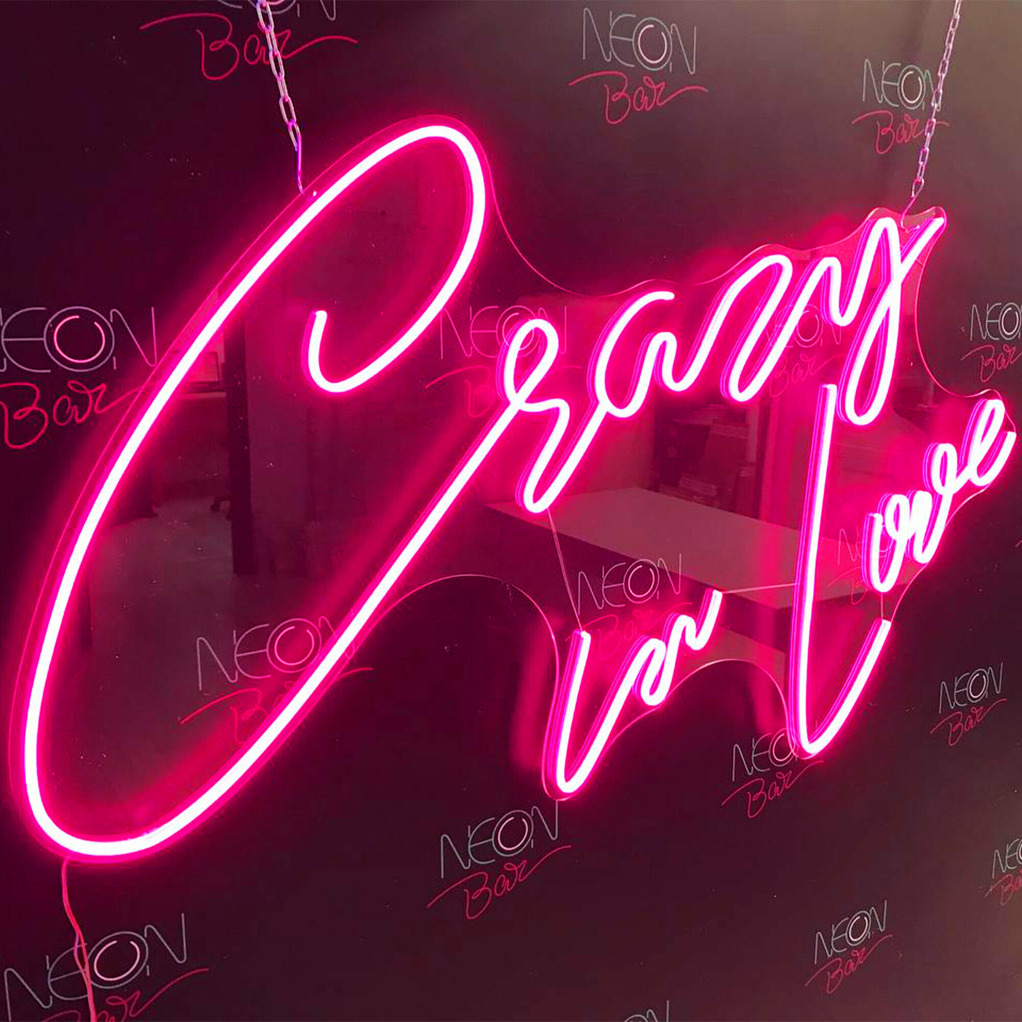 Неоновая вывеска для дома с надписью "Crazy in love", 80 х 49 см. / светильник из гибкого неона - фотография № 3