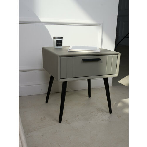 Тумба прикроватная на ножках дерево 12365₽