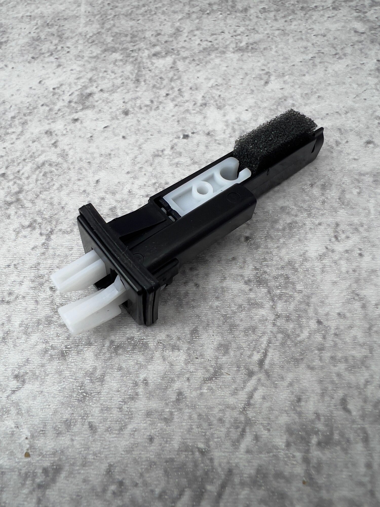 Замок лючка бензобака 788276143R. Для Renault Logan, Sandero, Duster, Terrano, Arkana, Captur