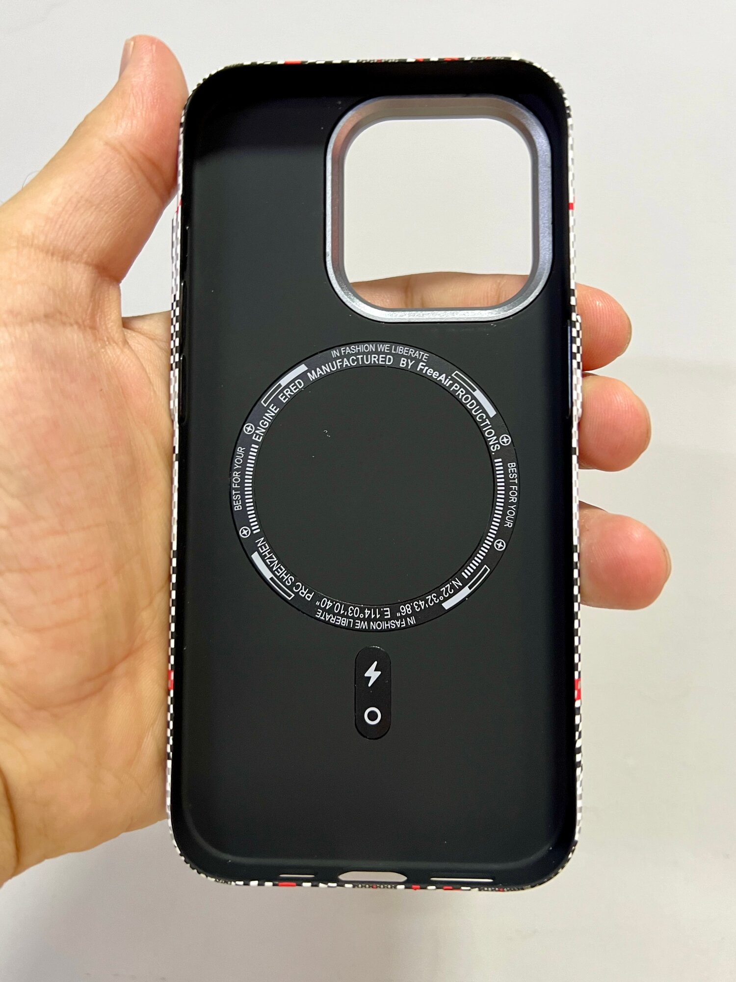 Карбоновый чехол для iPhone 15pro, FreeAir MagSafe (ORIGINAL) PraddoLine — фото 1