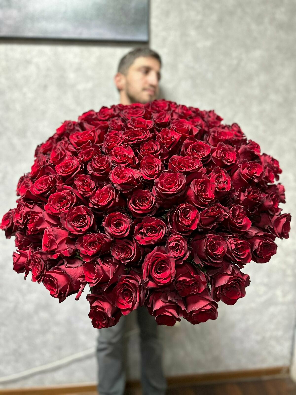 Букет из 101 розы "Эквадор" 70 см, Доставка букетов на дом за 1-2 часа