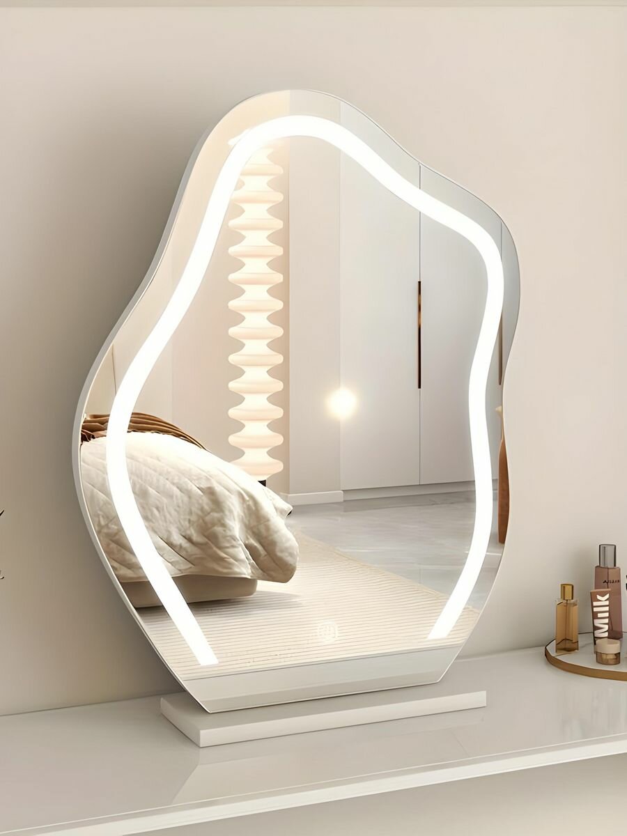 фото Зеркало настольное с подсветкой