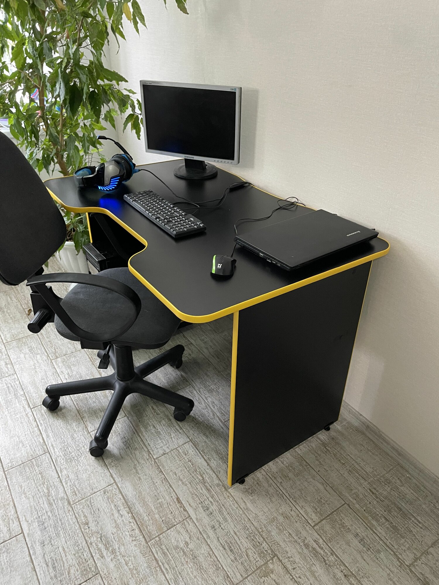 Компьютерный письменный стол ADRENALINE Игровой Геймерский Черный/Желтый 120х75х78