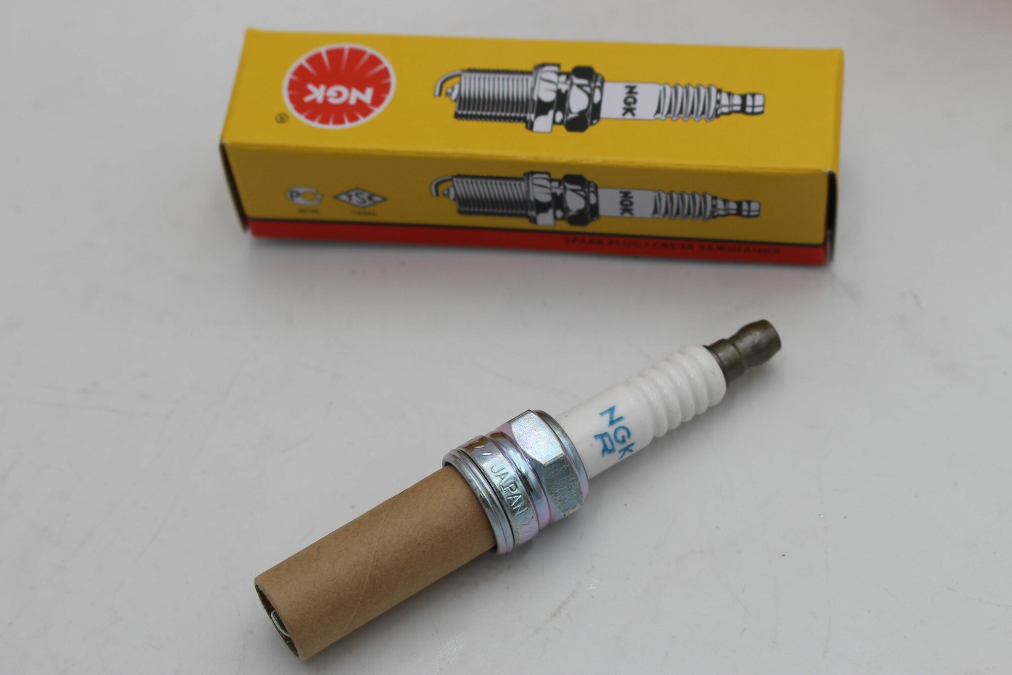 NGK Свеча зажигания арт. LZKR6B10E 1шт.