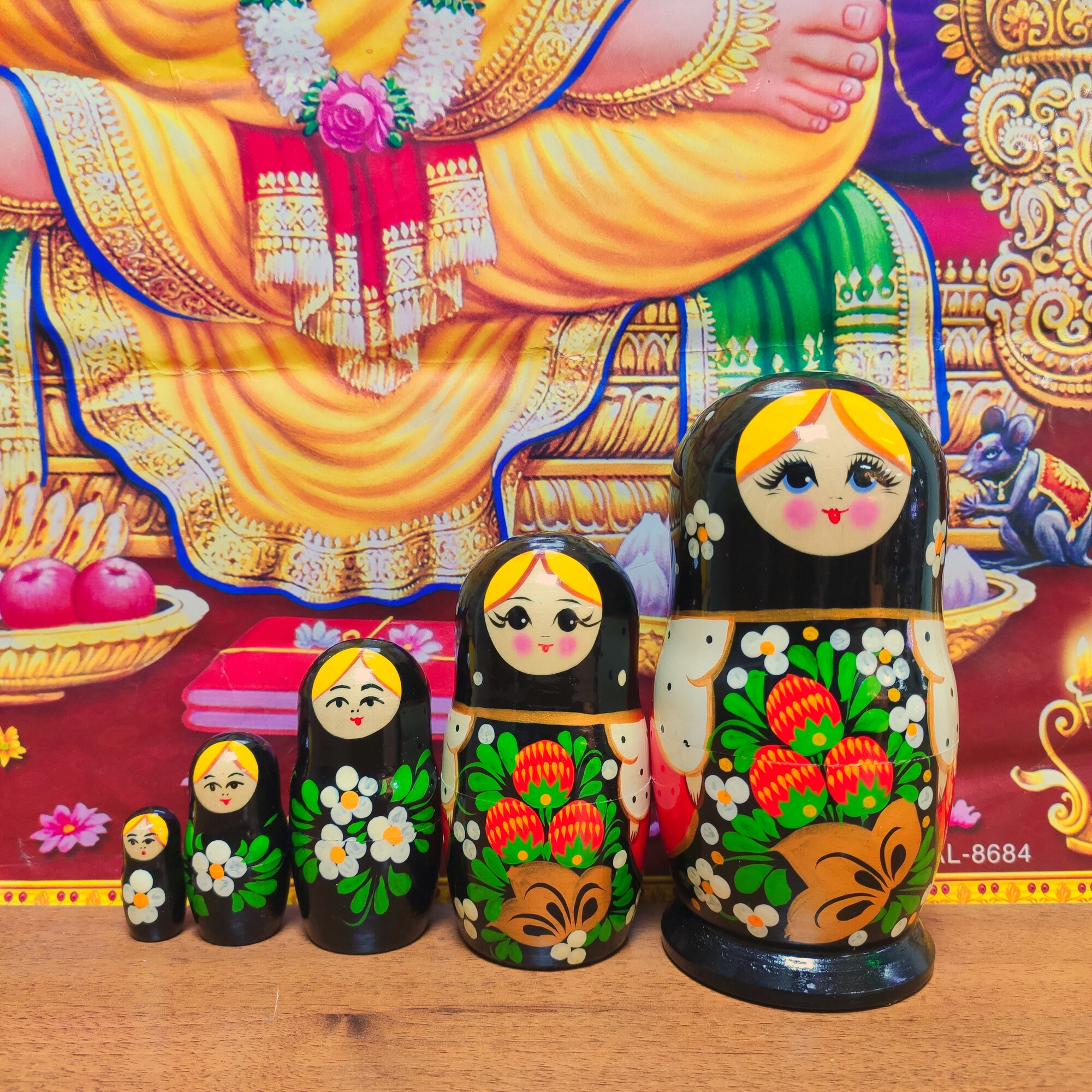 Сувенир Матрешка "Клубника" 5 в 1 высота 16 см диаметр 6.5 см