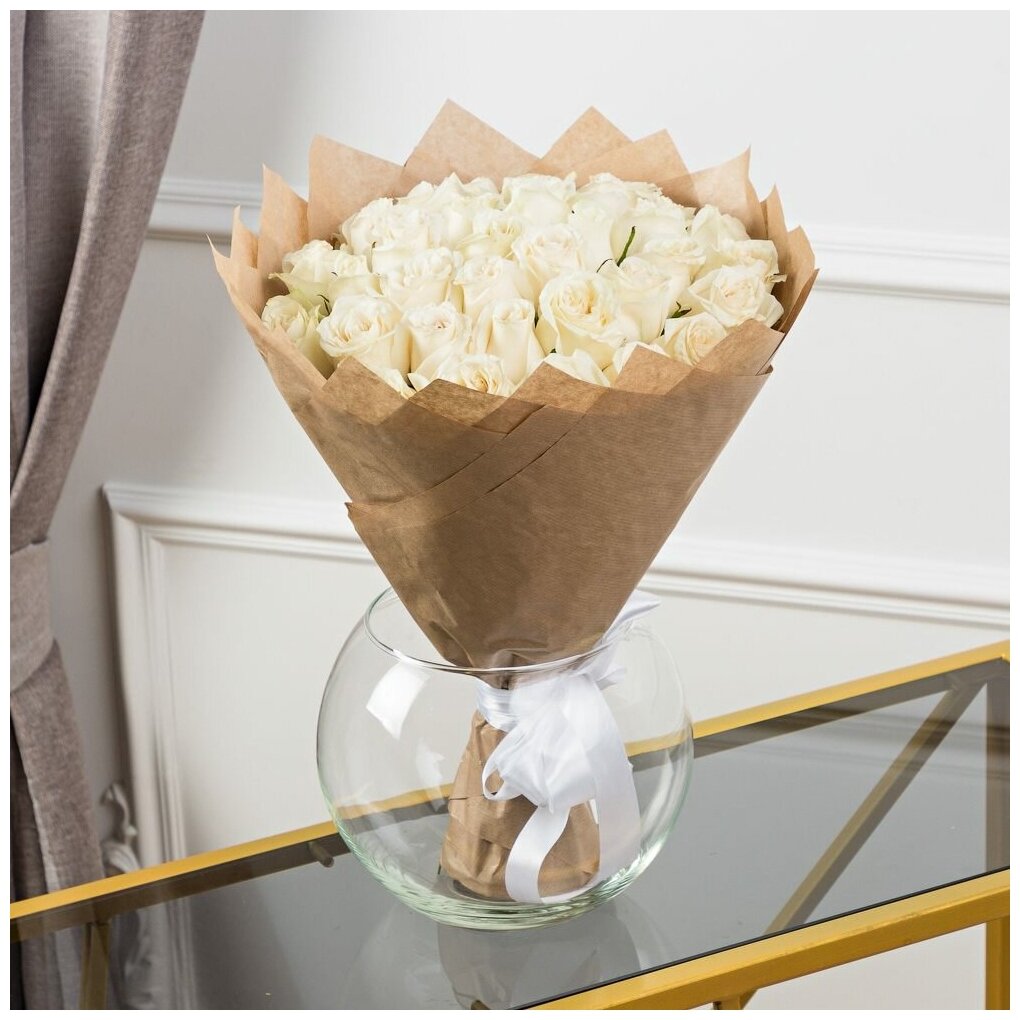 Монобукет Magic Flower, из белых роз, в крафтовой бумаге, 35 штук, высота 40 см — фото 1