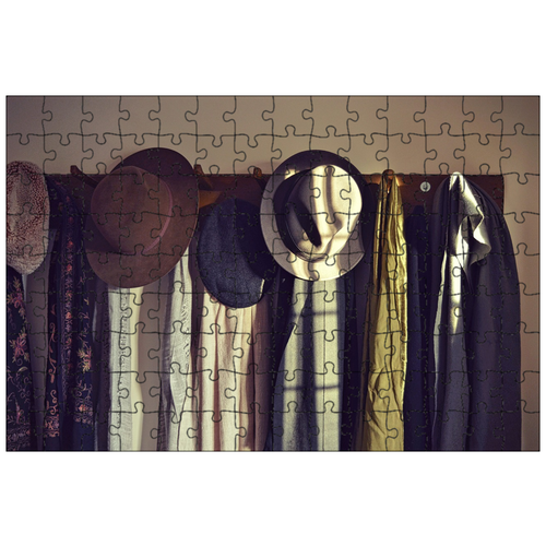 фото Магнитный пазл 27x18см."шляпы, шарфы, посетители" на холодильник lotsprints
