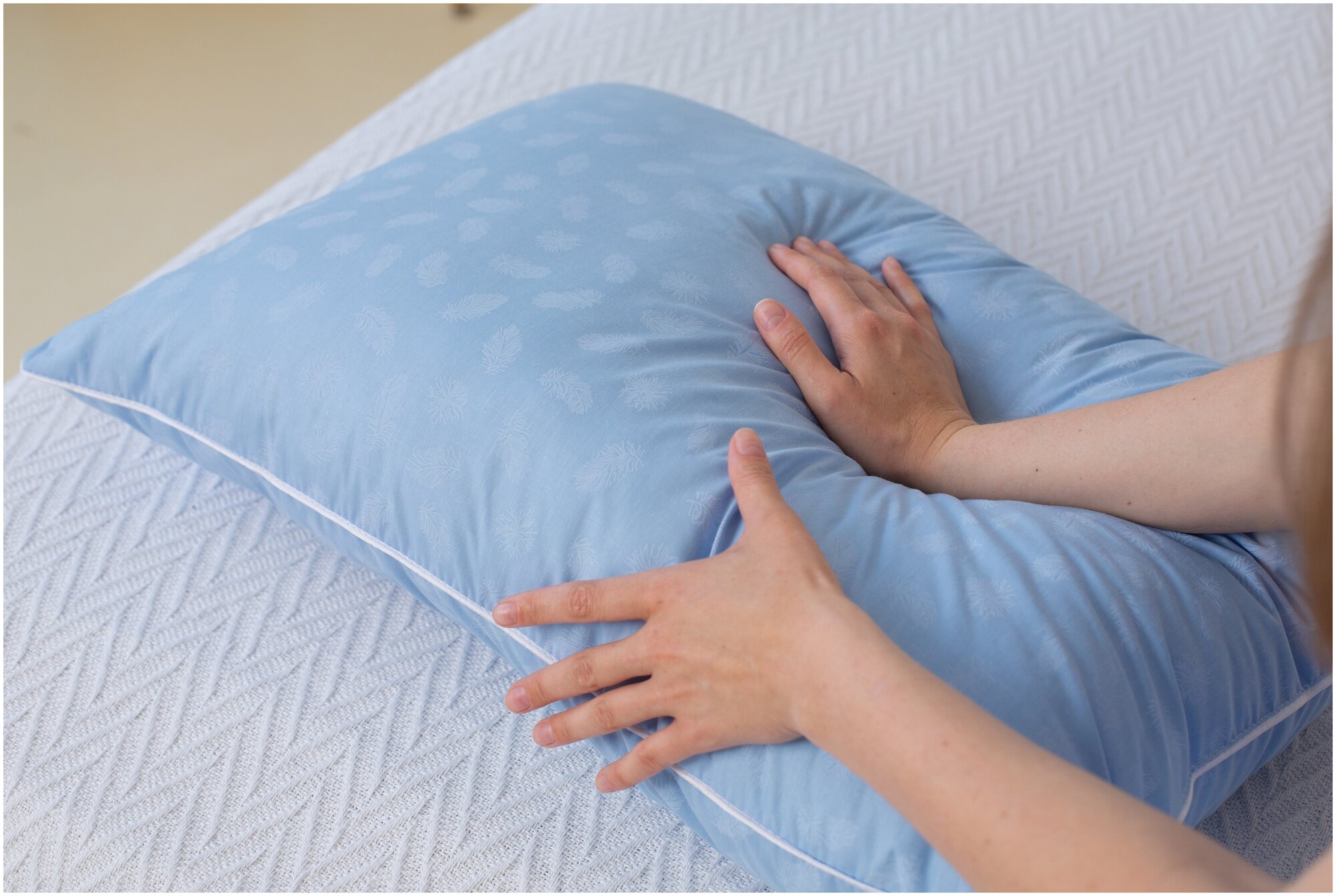 Подушка для сна Nordic "Лебяжий пух" 50х70, голубой - фотография № 5