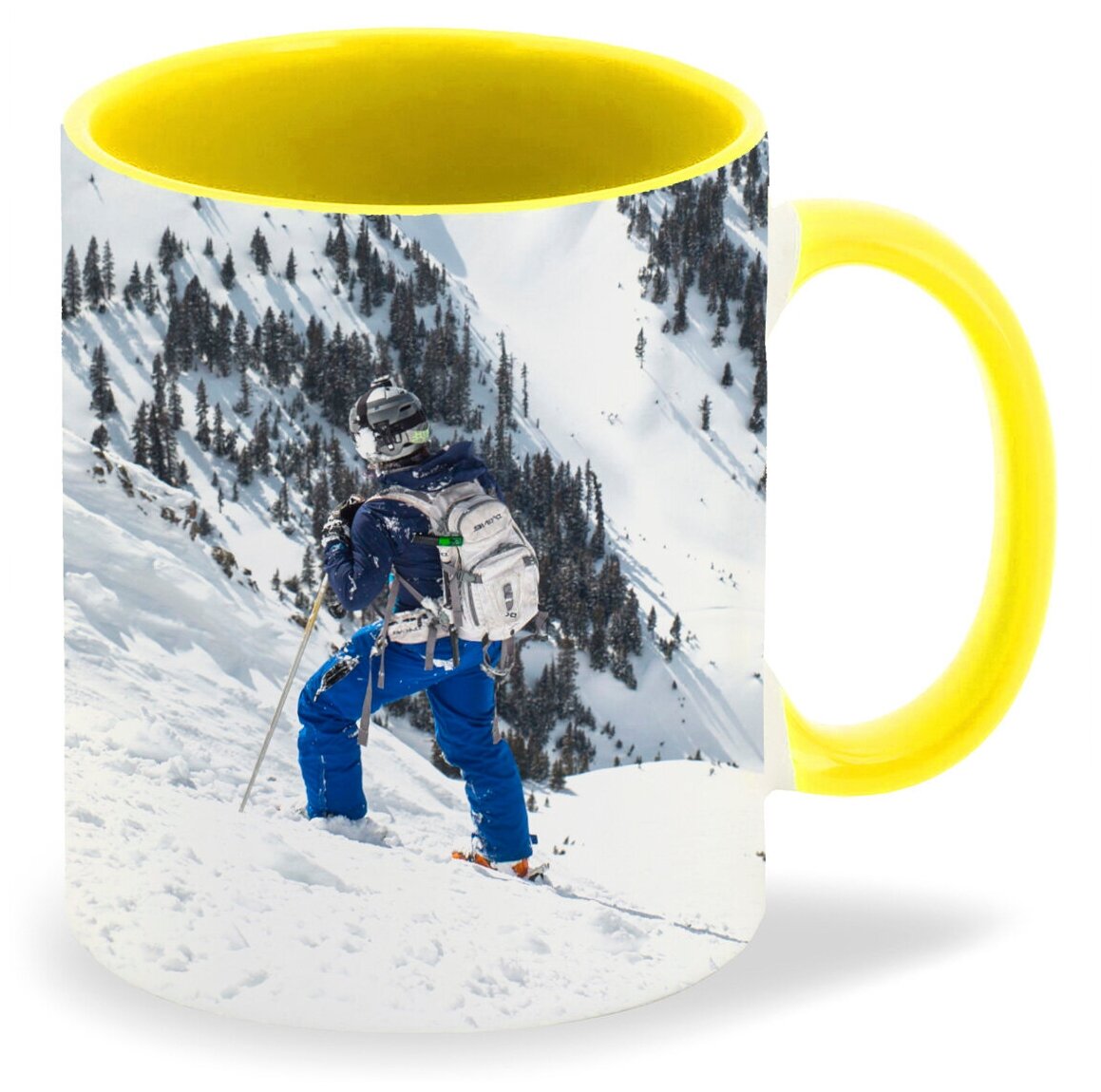 Кружка желтая CoolPodarok Лыжи Лыжник Гора Снег Синий Костюм Стоит