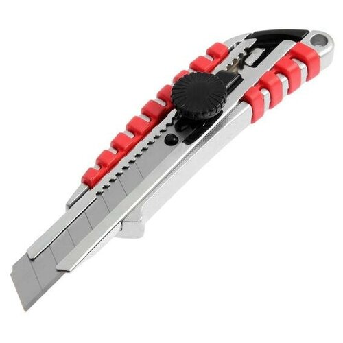 Тундра Нож универсальный тундра, прорезиненный металлический корпус, винтовой фиксатор, 18 мм
