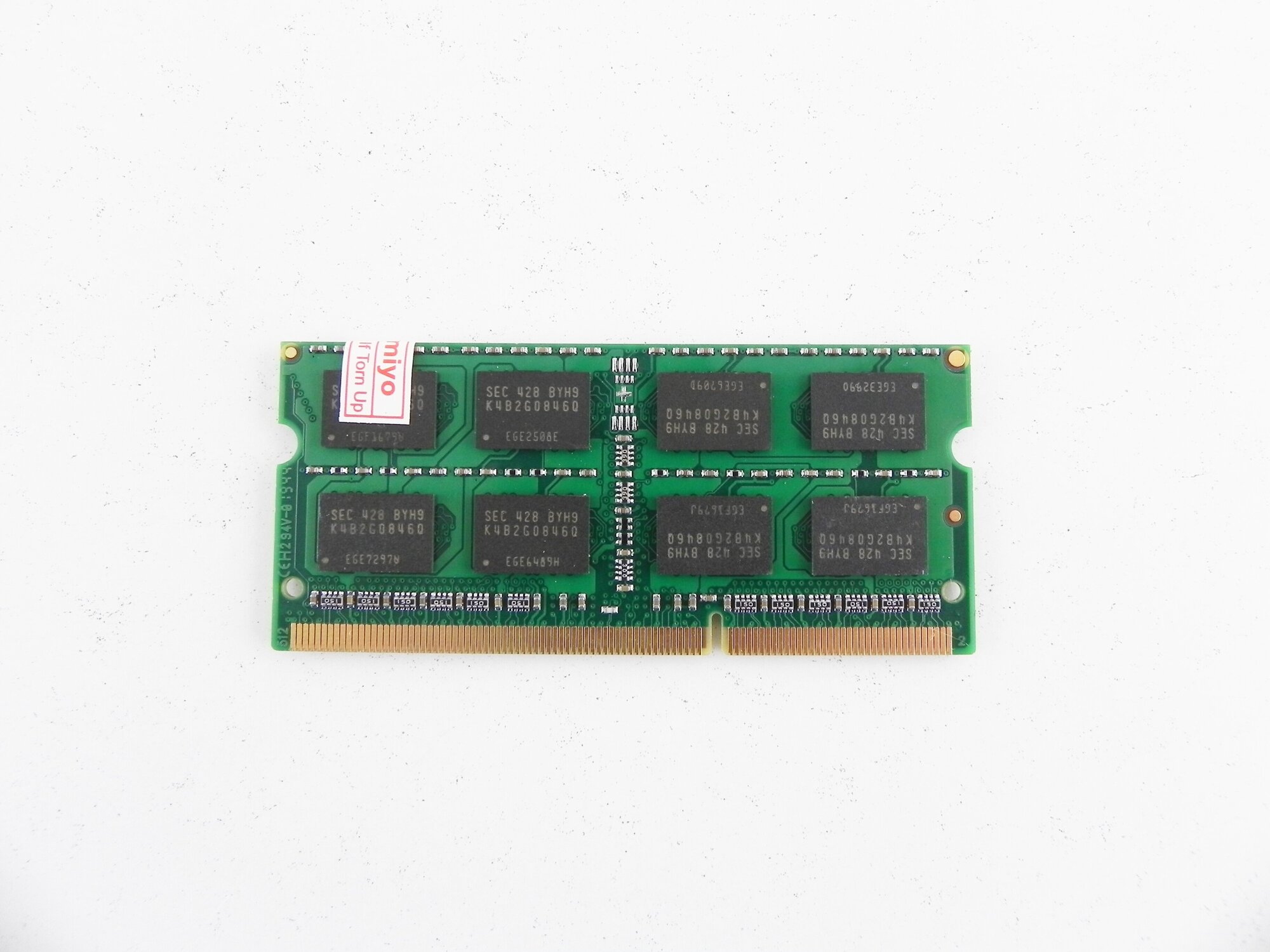 Оперативная память Samsung 4 ГБ DDR3 1066 МГц SODIMM CL7 M471B5273BH1-CF8