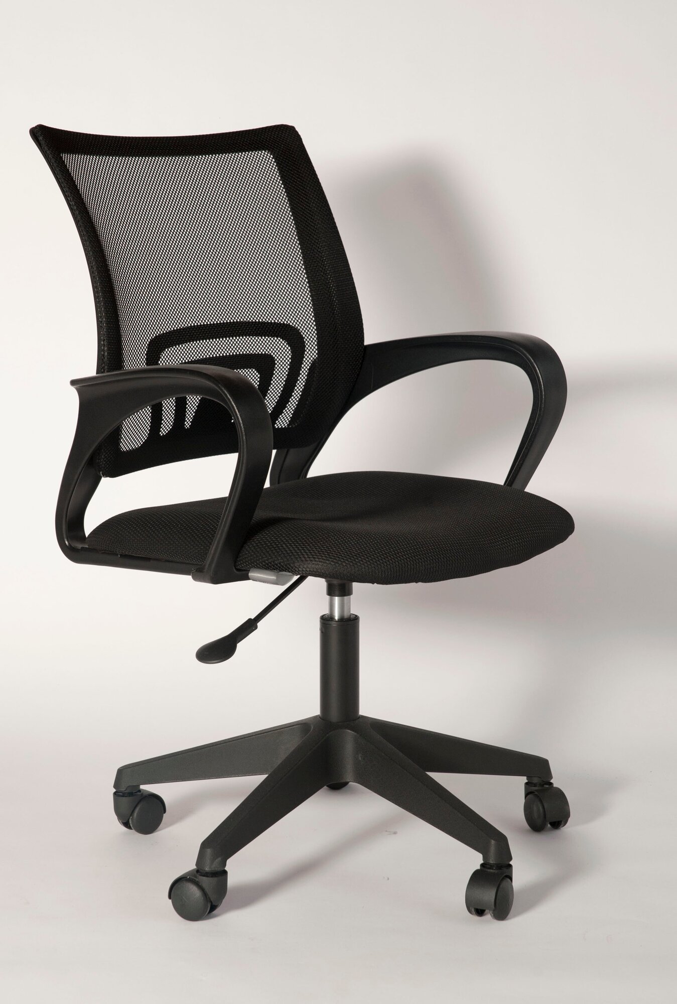 Кресло компьютерное офисное стул на колесиках Hesby Chair 2 черное сетка