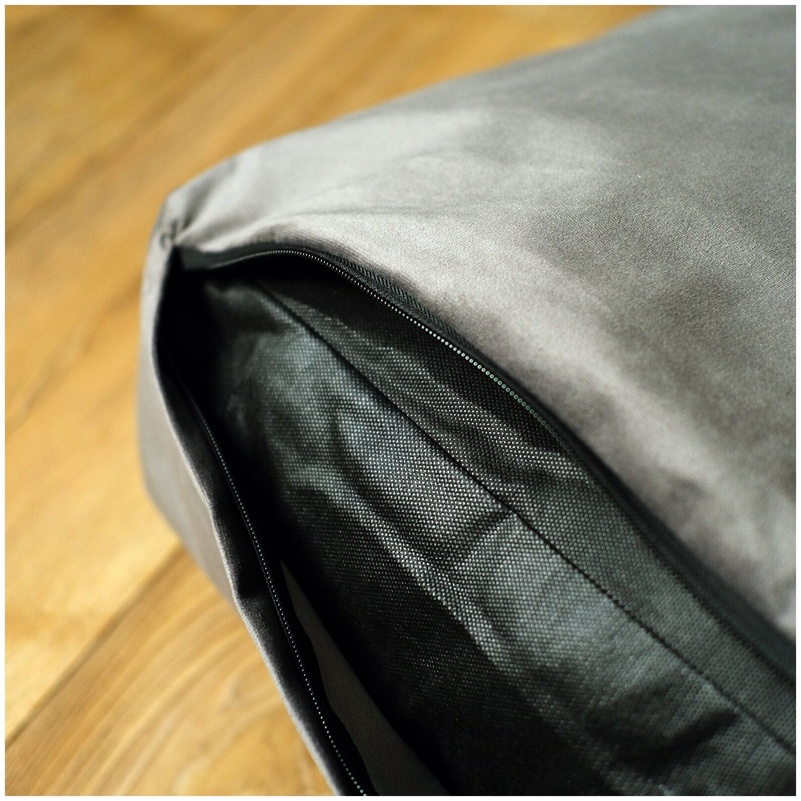 Лежанка-матрас для животных со съемным чехлом PET BED Велюр, размер L 90х70 см, темно-серый - фотография № 2
