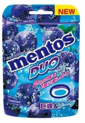Жевательные конфеты Mentos DUO со вкусом винограда и содовой (Япония), 45 г - фотография № 1