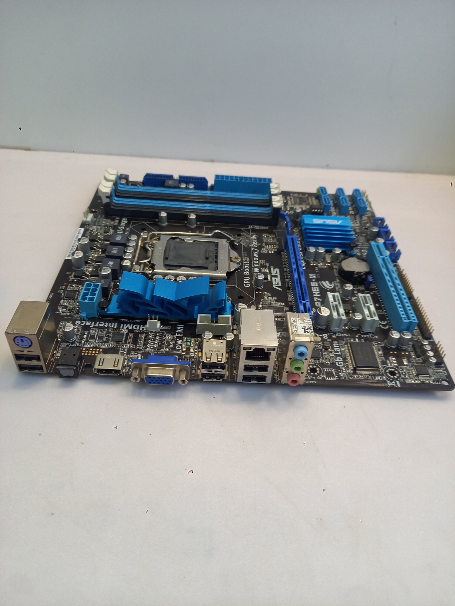Мат. плата ASUS P7H55-M LGA1156 H55 PCI-E+Dsub HDMI+GbLAN SATA MicroATX 4DDR3
