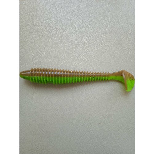 Мягкая силиконовая приманка Свинг Фат (Ribbed Worm) 150мм, 2 шт. Коричнево-желтый (Kiwi Сhartreuse).
